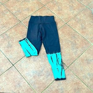 Electric & Rose size M 3/4 tie dye leggings